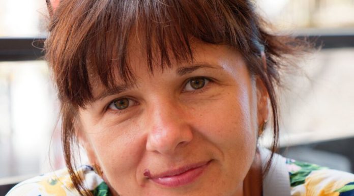 Draganu iz Pančeva muž je ostavio sa 3 ćerke i svekrvom: “Sama sam cepala drva da bih ih poslala na ekskurziju, a onda videla šta njihov otac za to vreme radi”