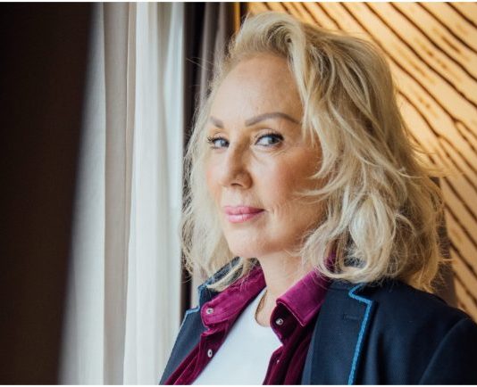 “JA SAM BRENINA KĆERKA” Pjevačica je ovu ženu godinama krila od javnosti, otkrivena istina o njihovom odnosu!