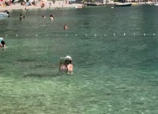 “Ovo je kraj svijeta” Žena snimljena u Crnoj Gori kako USRED MORA RADI OVO i internet je doslovno eksplodirao