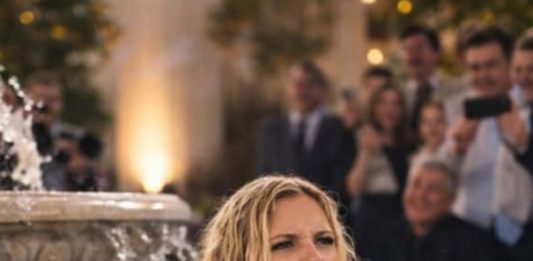 Mladoženja je bacio nevjestu u fontanu, ali ono što se desilo potom ostavilo je sve u suzama!!!!!