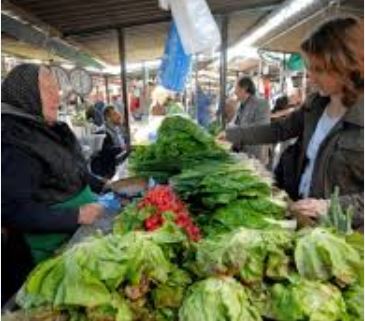 Lista „Prljavih 12“ za 2025: Koje voće i povrće zahtijeva dodatni oprez pri kupovini i pripremi