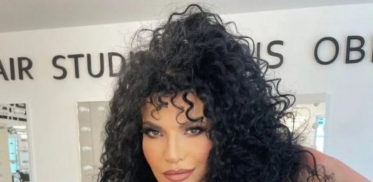 Nema više kovrčave kose! LIDIJA VUKIČEVIĆ pokazala novu frizuru nakon 50 godina: neprepoznatljiva, pogledajte kako sada izgleda (foto)