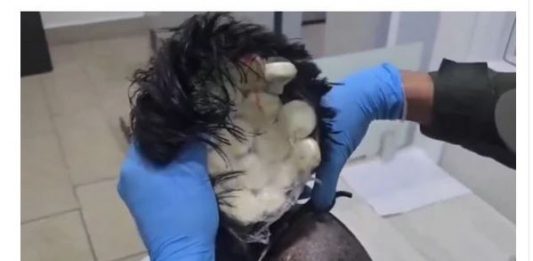 SKANDAL NA AERODROMU! Policajci primijetili muškarca sa čudnom frizurom, pa ga OŠIŠALI: Sve što se desilo poslije toga doživjeli su kao najveći šok u svojim životima (FOTO, VIDEO)