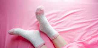 EVO ČETIRI RAZLOGA ZAŠTO BI TREBALI IZBJEGAVATI SPAVANJE U ČARAPAMA