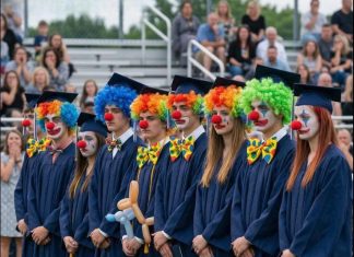 Prisustvovala sam maturskoj ceremoniji svoje preminule kćerke, a ono što su njeni školski drugovi uradili tog dana potpuno mi je promijenilo pogled na način na koji čuvamo uspomene na voljene.
