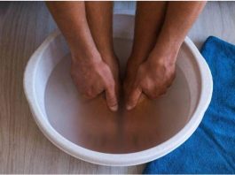 SVAKO VECE POTOPITE STOPALA U OVU VRUCU KUPKU, CUDO JE ZA IMUNITET: Stari kineski lijek stiti od virusa, a i PODMLAĐUJE