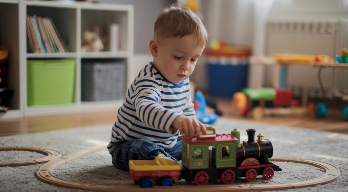 RANI ZNACI AUTIZMA KOJE RODITELJI ČESTO ZANEMARUJU: Prvi simptomi vide se već pri odlasku na spavanje i tokom obroka