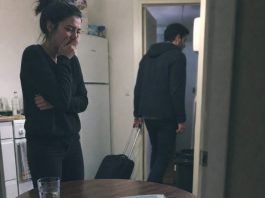 Muž je ubacio moj pozitivan test za trudnoću u čašu vode i rekao: “Neka se namoči, kao i tvoja laž. Ja sam napravio vazektomiju.”