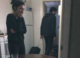 Muž je ubacio moj pozitivan test za trudnoću u čašu vode i rekao: “Neka se namoči, kao i tvoja laž. Ja sam napravio vazektomiju.”