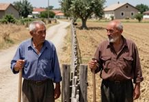 Trideset godina nisam progovorio ni riječ sa komšijom zbog pola metra zemlje — a onda sam se jednog dana srušio u njivi i osoba koja se pojavila kada mi je bilo najpotrebnije bio je baš on.