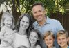 MOJA ŽENA I TRI KĆERKE NESTALE SU NAKON NESREĆE — 12 GODINA KASNIJE, MOJ SIN ME ODVEZAO U PODRUM I REKAO: “NAŠAO SAM DISK SA SNIMKOM KOJI JE MAMA SNIMILA PRIJE NEGO ŠTO JE NESTALA.”
