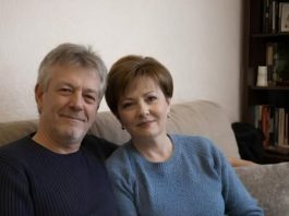 Upoznala sam muškarca od 59 godina i dopustila mu da se useli kod mene — ali kada je moj sin zamolio da ostane nekoliko dana, on se tome usprotivio.