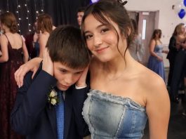 Moja maćeha se nasmijala maturalnoj haljini koju je moj autistični brat sašio od stare odjeće naše pokojne majke — ali karma ju je već čekala