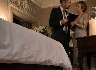 Dok se moj muž spremao voditi moju ruku preko lažnih potpisa, snimka ispod kreveta, čaša šampanjca i jedna poruka…