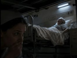 Dežurna je čula vriske iz sobe br. 7 svake noći kad god je nepoznati muškarac posjetio starijeg pacijenta: Jednog dana, nije mogla više izdržati, sakrila se ispod kreveta da sazna šta se tamo stvarno dešava 😱😨