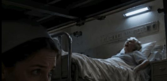 Dežurna je čula vriske iz sobe br. 7 svake noći kad god je nepoznati muškarac posjetio starijeg pacijenta: Jednog dana, nije mogla više izdržati, sakrila se ispod kreveta da sazna šta se tamo stvarno dešava 😱😨