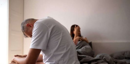 Da li muškarci poslije 55-te postaju neupotrebljivi ženama u krevetu: Evo kada muškarac zaista počinje slabiti