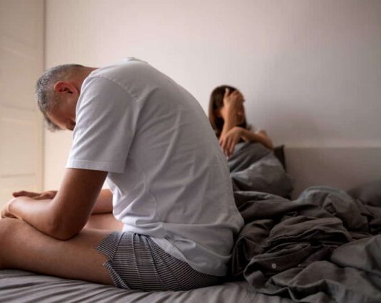 Da li muškarci poslije 55-te postaju neupotrebljivi ženama u krevetu: Evo kada muškarac zaista počinje slabiti