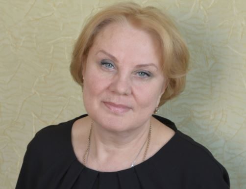 Milka (67) sahranila muža, pa ludo zavolela 17 godina mlađeg: Njihov odnos zabezeknuo okolinu, a reakcija njene dece je neverovatna