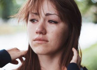 “Mala, jesi li to ti?”: Devojčica iz sirotišta došla je na razgovor za posao čistačice, ali nije mogla ni da sanja koga će tamo sresti