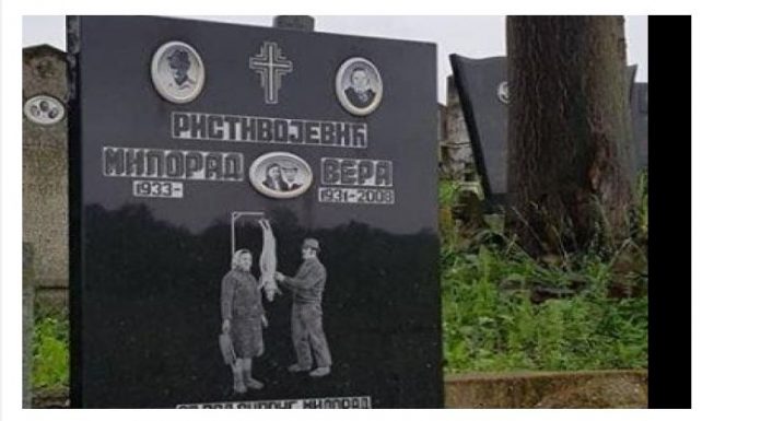 Ovako nešto postoji samo u Srbiji! Ljudi kada vide ovaj spomenik moraju da ga slikaju! KADA vidite šta piše dole šokirat će te se (FOTO)