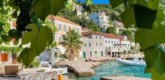 U ovom primorskom gradiću skoro da i nema turista a pravi je raj na zemlji: Sve je duplo jeftinije
