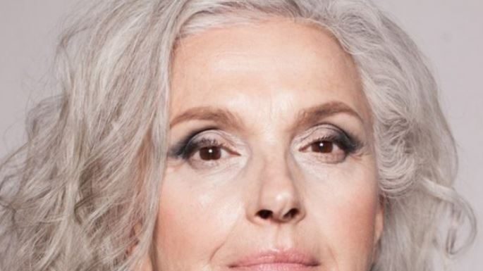 Samo 15 minuta uveče: Položaj tela koji može učiniti da lice izgleda i do 10 godina mlađe