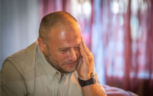 Dejanu prišao “klošar” na ulici i tražio mu pare za pivo, slučajno čuo muke našeg lekara i krišom mu pomogao: Kad je hirurg shvatio ko je prosjak – frapirao se