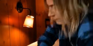 Leđa su me počela jako boleti zbog novog dušeka, pa sam odlučila da ga rasporim i vidim šta je unutra: ispod pokrivača je bilo nekoliko crnih paketa, a kada sam otvorila jedno od njih, ispala mi je od užasa i odmah pozvala policiju 😳