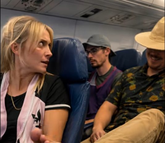 Mislio je da može raditi šta hoće u avionu… ali je brzo dobio lekciju