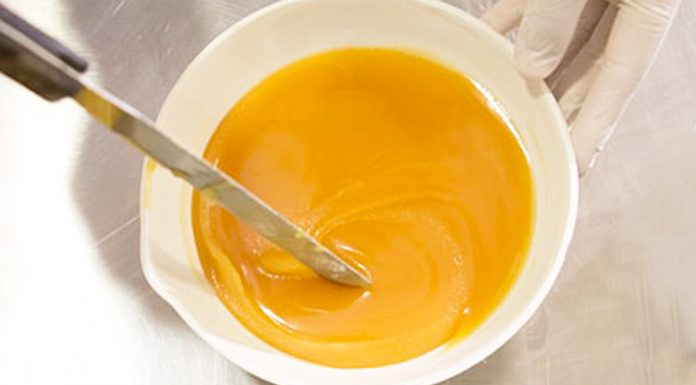 NAZIVAJU ga najboljim prirodnim antibiotikom (2 sastojka): SAMO kašikica ujutro i kažu da se nećete razboljeti!