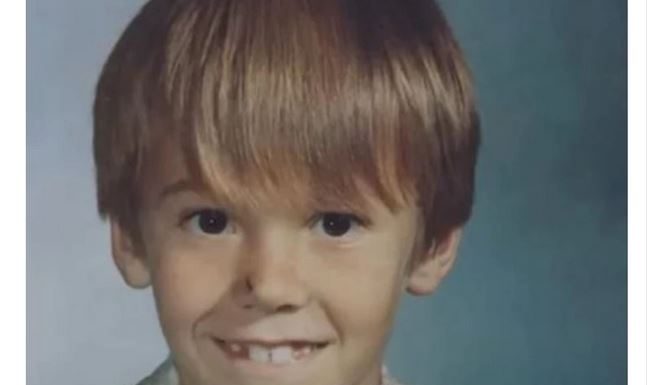 Dečak (7) krenuo u školu i više se nije vratio: Nakon osam godina se pojavio sa detetom u rukama, a kada je otkrio STRAHOTE KOJE JE PREŽIVEO ljudi su bili u šoku