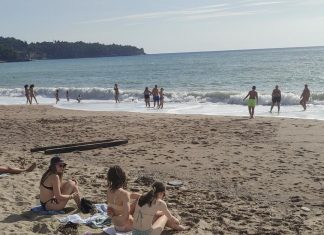 Panika kod Sutomora, JEZIVO MORSKO STVORENJE sledilo kupače!SVI PREDTRAVLJENI POBJEGLI SA PLAŽE GLAVOM BEZ OBZIRA!!!