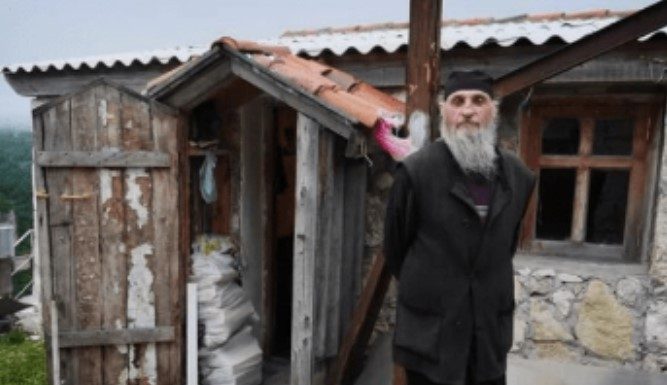 Kada vam neka osoba čini zlo i nanosi vam veliku bol, uradite samo ovu stvar i ponovo ćete naći svoj put ka sreći: Moćan savet monaha sa Svete Gore