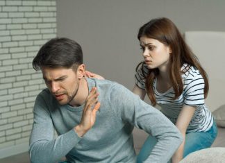 OVAKO SE MUŠKARAC PONAŠA PRE PREVARE: Otvorite širom oči, ODAĆE ga ovih 7 STVARI