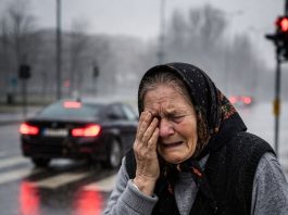 Sin izbacio majku iz auta po kiši, ali taksistova gesta promijenila je sve: neočekivana nagrada koja je šokirala svakoga