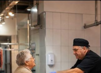Svaki dan 70-godišnja penzionerka kupovala 40 kilograma mesa od svog uobičajenog mesara: Jednog dana mesar je odlučio da je prati – a kada je vidio kuda sve to meso ide, pozvao je policiju 😱😨