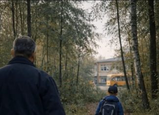 Vozač školskog autobusa primetio je da jedan od učenika ne ide u školu, već se uputio ka šumi; odlučio je da ga prati i bio je u šoku od onoga što je video 😲😨