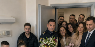 Starac kojeg su sinovi ostavili samog u bolnici već je potpisao “posljednje papire”, ali kad je liječnik otvorio vrata i doveo ljude s cvijećem, istina je slomila cijelu obitelj