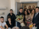 Starac kojeg su sinovi ostavili samog u bolnici već je potpisao “posljednje papire”, ali kad je liječnik otvorio vrata i doveo ljude s cvijećem, istina je slomila cijelu obitelj