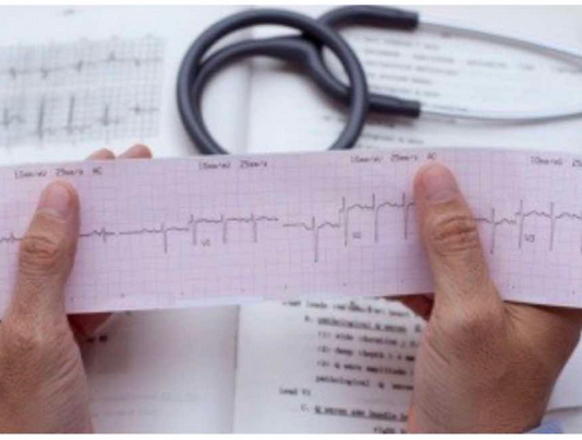 KOJA RUKA BOLI PRED INFARKT: Srčani udar najavljuje ovaj rani simptom