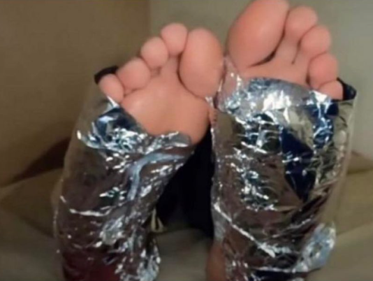 ZAMOTALA SAM NOGE U ALU FOLIJU I DRŽALA SAT VREMENA: REZULTAT JE FENOMENALAN- Evo šta se desilo!