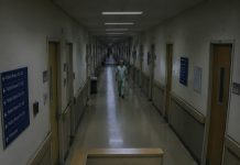 Bolničke nadzorne kamere snimile su me kako u četiri ujutro vrištim i skrivam se ispod stola… Kada je osiguranje povećalo snimku pacijentove narukvice, svi su zanijemili