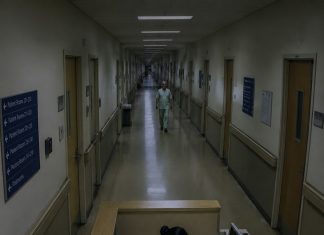 Bolničke nadzorne kamere snimile su me kako u četiri ujutro vrištim i skrivam se ispod stola… Kada je osiguranje povećalo snimku pacijentove narukvice, svi su zanijemili