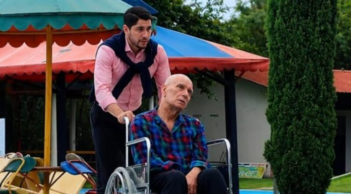 Sin je gurnuo svog paraliziranog oca u invalidskim kolicima ravno u bazen, nadajući se da se neće moći izvući te da će sav njegov novac i posao pripasti njemu; Ali sin nije mogao ni zamisliti kako će završiti taj okrutni čin.