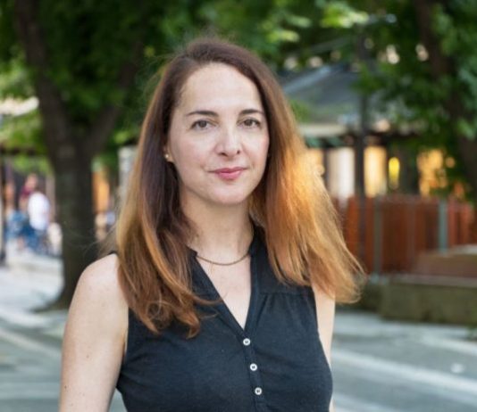 Sahranila sam muža pre 5 godina, taman kad sam naučila da živim sa tugom, pojavio se na vratima: Istinu koju sam čula zabolela me više od njegove sm:rti
