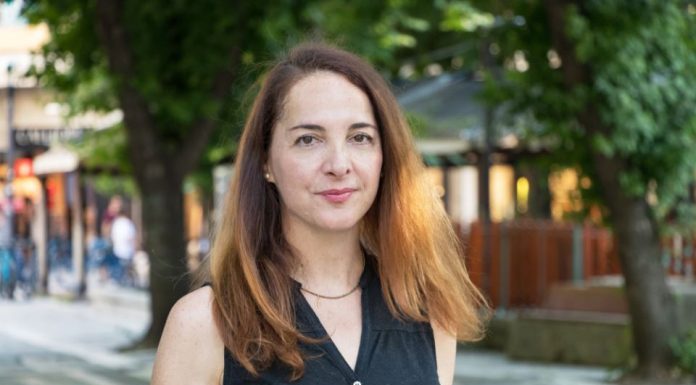 Sahranila sam muža pre 5 godina, taman kad sam naučila da živim sa tugom, pojavio se na vratima: Istinu koju sam čula zabolela me više od njegove sm:rti
