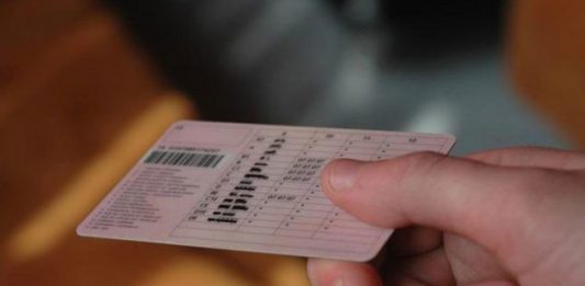 Stigla odluka o vozačkim dozvolama za starije osobe! Ukoliko imate OVOLIKO godina, završili ste svoje.. Stigla odluka o vozačkim dozvolama za starije osobe! Ukoliko imate OVOLIKO godina, završili ste svoje.. - featured image