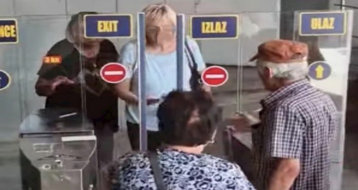Snimka sa zagrebačkog autobusnog kolodvora obišla je svijet, morate vidjeti što radi ovaj tip