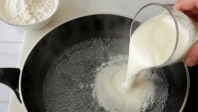 Samo sipajte JOGURT u kipuću vodu, dodajte brašno i ne morate ujutro ići u prodavnicu: Skoro NIKO za to ne zna Samo sipajte JOGURT u kipuću vodu, dodajte brašno i ne morate ujutro ići u prodavnicu: Skoro NIKO za to ne zna - featured image